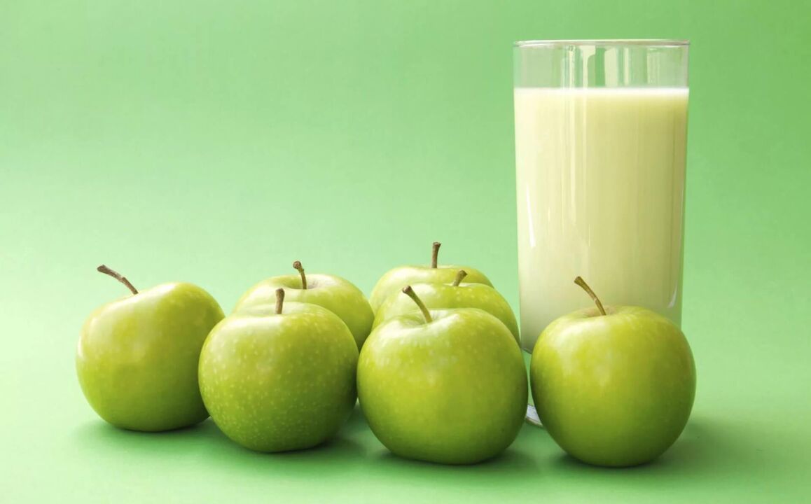 Kefir with apples for snacks in the kefir diet