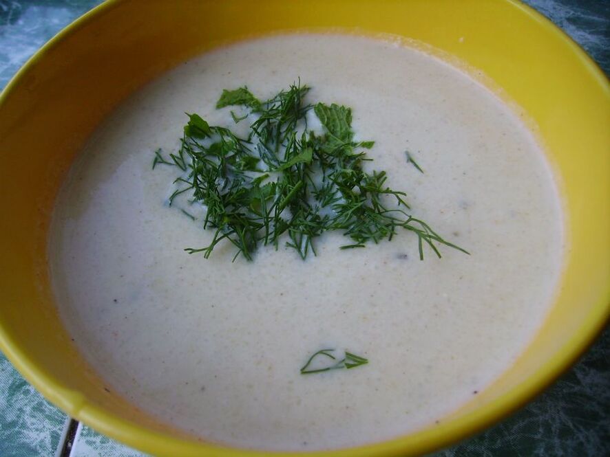 Creamy soup with chicken and cauliflower for pancreatitis