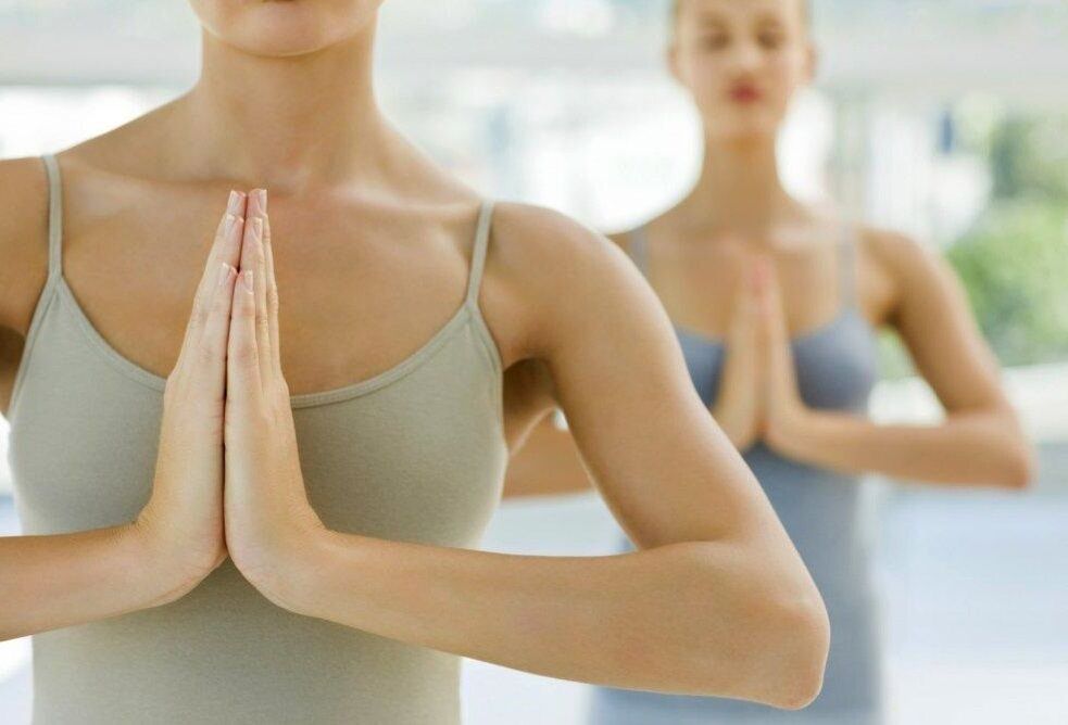 girls who do yoga to lose weight