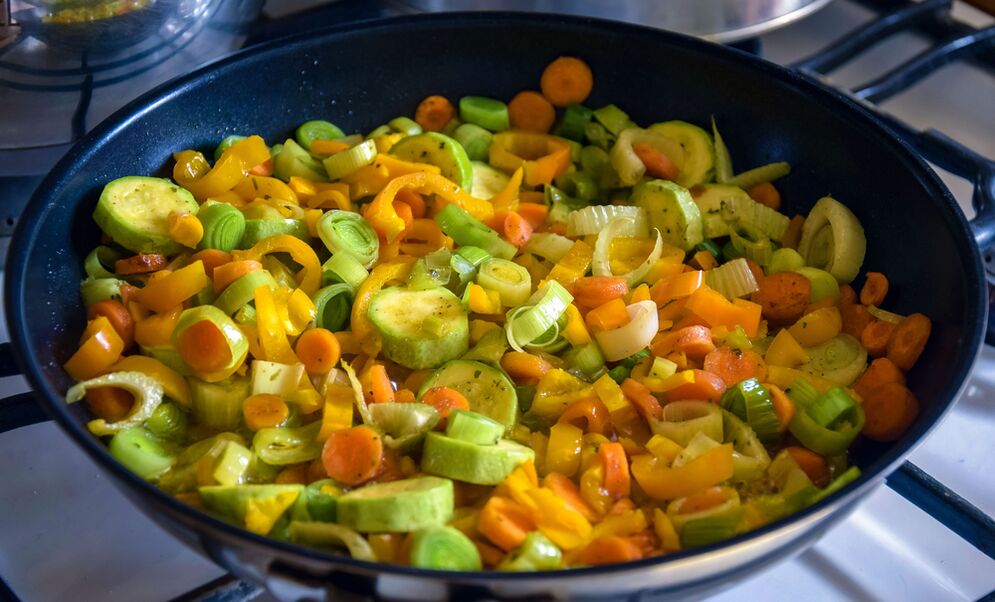 Cooked vegetables are a healthy food rich in fiber. 