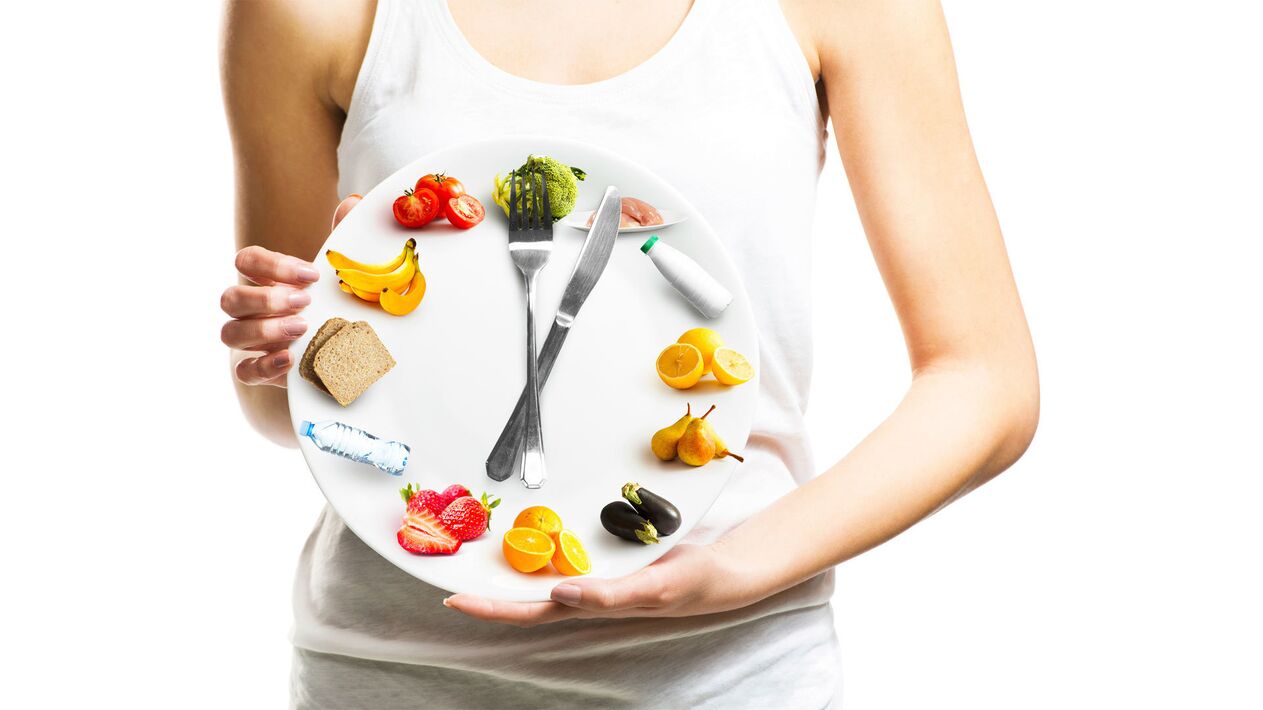 The girl takes a plate of food